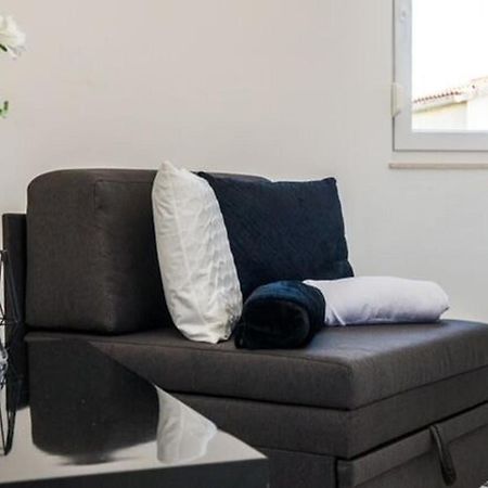 Apartments Zdeslav 罗戈兹尼察 外观 照片