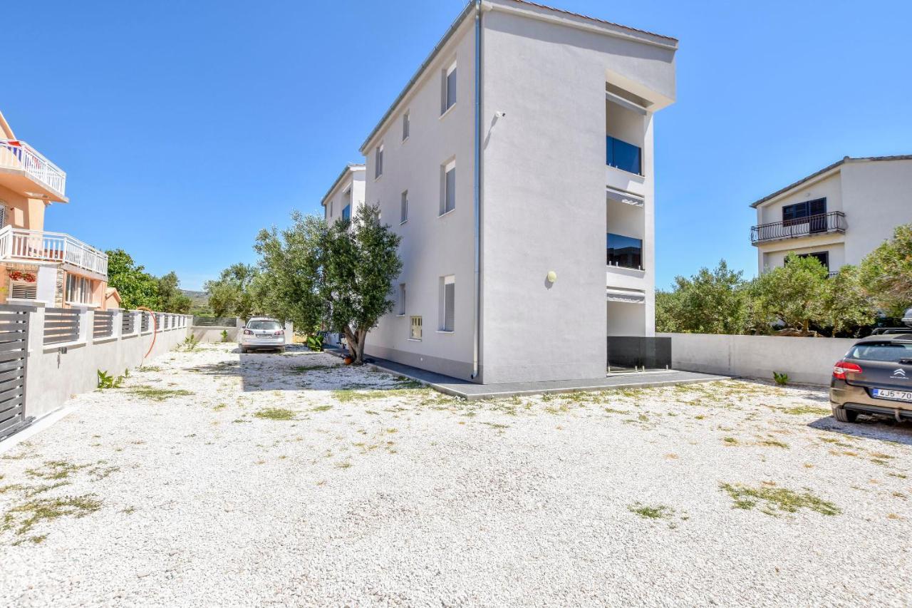 Apartments Zdeslav 罗戈兹尼察 外观 照片