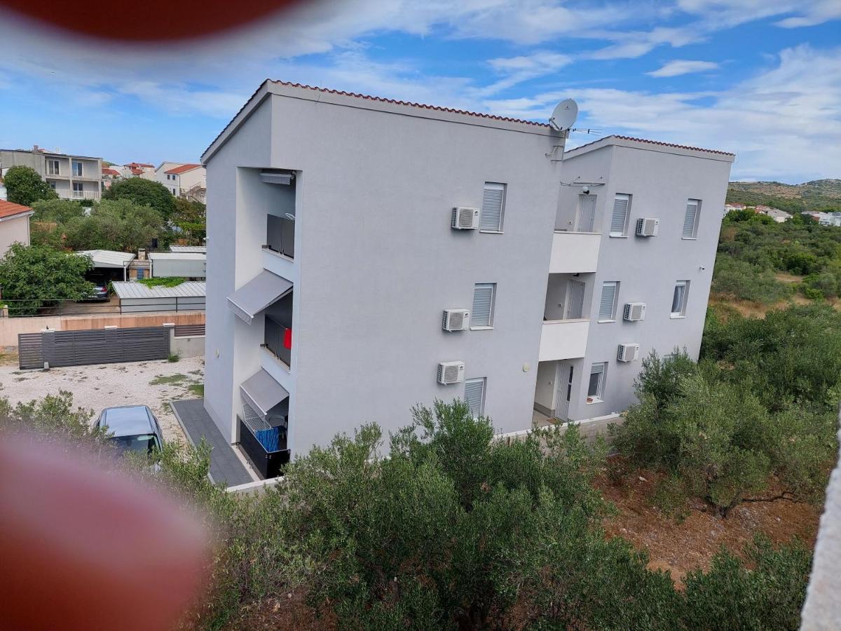 Apartments Zdeslav 罗戈兹尼察 外观 照片