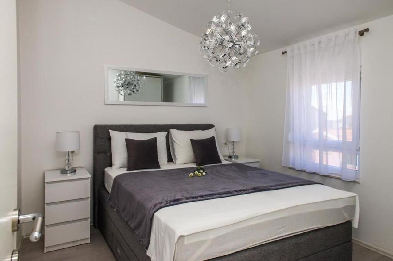 Apartments Zdeslav 罗戈兹尼察 外观 照片