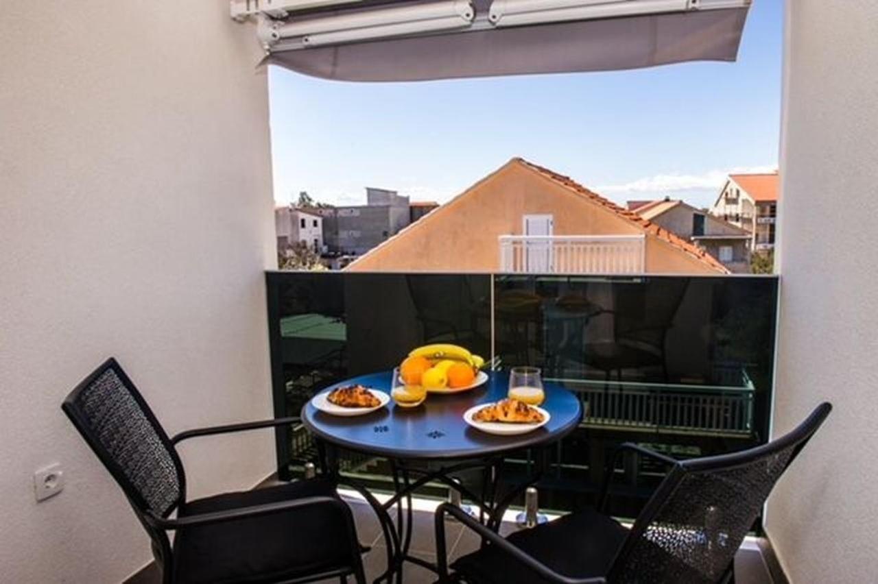 Apartments Zdeslav 罗戈兹尼察 外观 照片