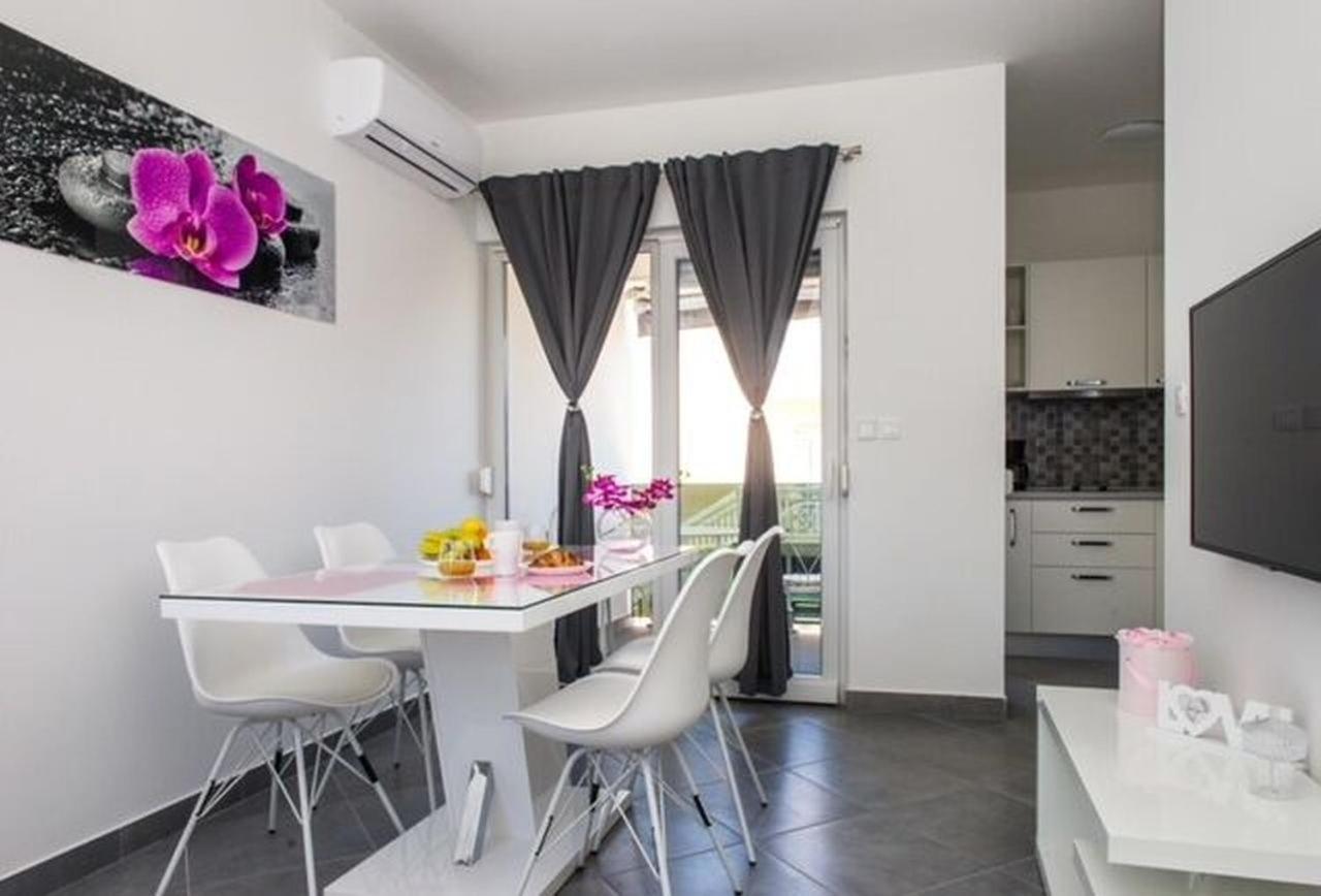 Apartments Zdeslav 罗戈兹尼察 外观 照片