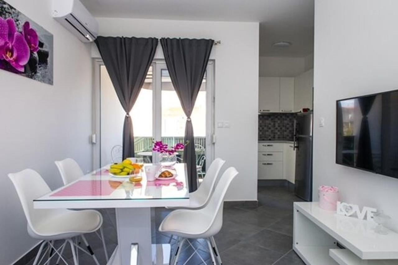 Apartments Zdeslav 罗戈兹尼察 外观 照片
